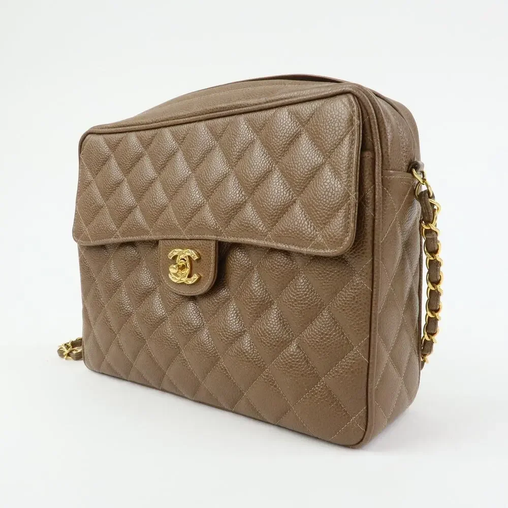 CHANEL returns accessories following